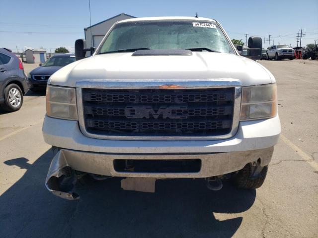 1GT120C81DF163047 - 2013 GMC SIERRA K2500 SLE WHITE photo 5