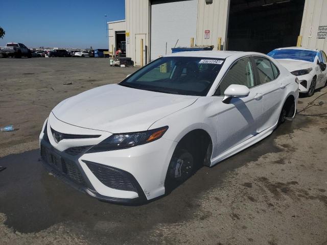 4T1G11AK7PU815389 - 2023 TOYOTA CAMRY SE NIGHT SHADE WHITE photo 1