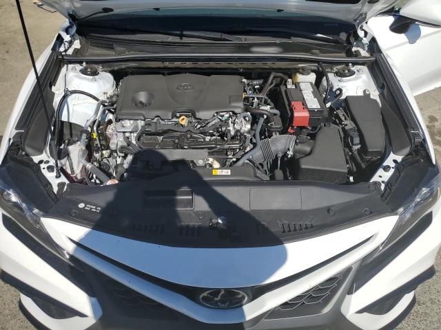 4T1G11AK7PU815389 - 2023 TOYOTA CAMRY SE NIGHT SHADE WHITE photo 11