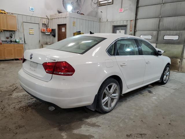 1VWBV7A3XFC009935 - 2015 VOLKSWAGEN PASSAT SE WHITE photo 3