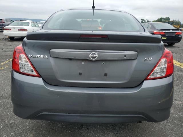 3N1CN7AP6KL846516 - 2019 NISSAN VERSA S Մոխրագույն լուսանկար 6