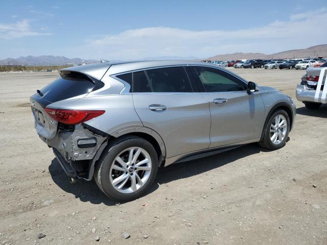 SJKCH5CPXJA005677 - 2018 INFINITI QX30 PURE SILVER photo 3