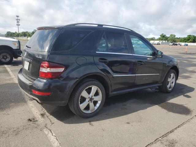 4JGBB8GB2BA670070 - 2011 MERCEDES-BENZ ML 350 4MATIC BLACK photo 3