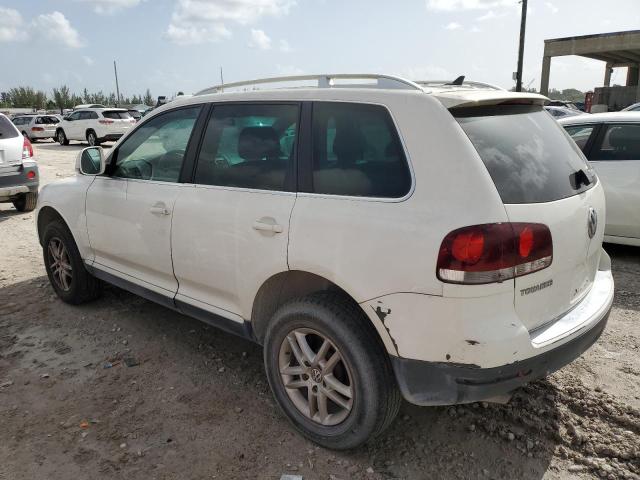 WVGBE77L09D024870 - 2009 VOLKSWAGEN TOUAREG 2 V6 WHITE photo 2