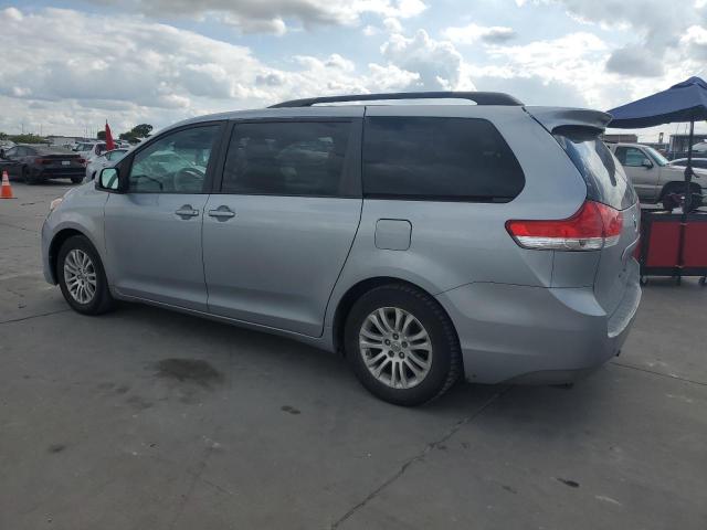 5TDYK3DC2ES446898 - 2014 TOYOTA SIENNA XLE SILVER photo 2