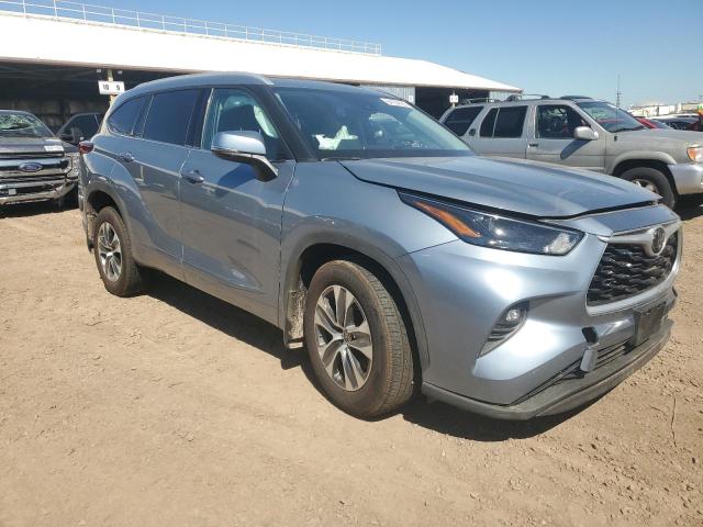 5TDGZRAH9NS140680 - 2022 TOYOTA HIGHLANDER XLE SILVER photo 4