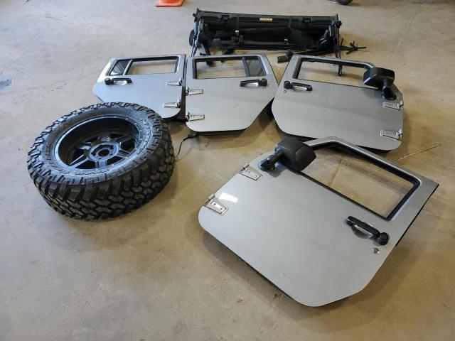 1C4BJWEG7GL107294 - 2016 JEEP WRANGLER U SAHARA SILVER photo 12