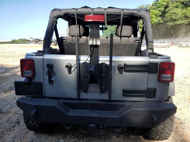 1C4BJWEG7GL107294 - 2016 JEEP WRANGLER U SAHARA SILVER photo 6