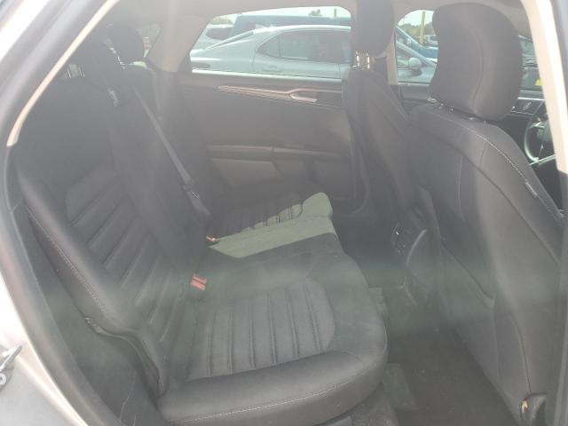 3FA6P0H73JR207447 - 2018 FORD FUSION SE 银色 照片 10