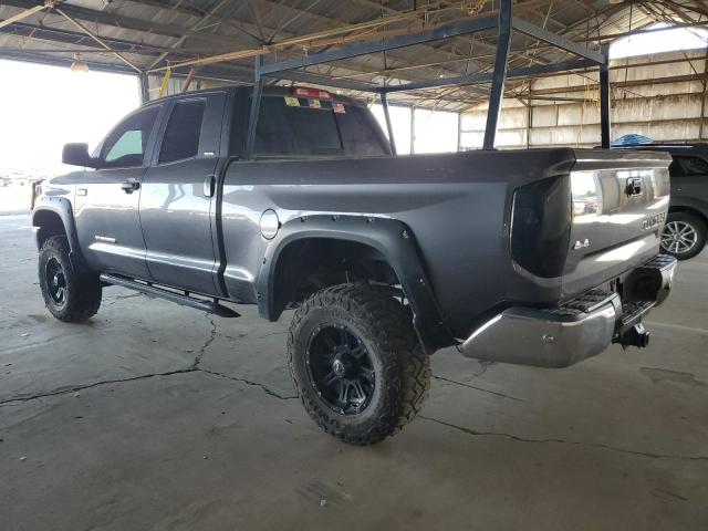 5TFUW5F12HX642672 - 2017 TOYOTA TUNDRA DOUBLE CAB SR/SR5 GRAY photo 2