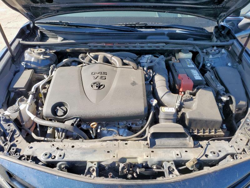 4T1BZ1HK0JU504953 - 2018 TOYOTA CAMRY XSE BLACK photo 11