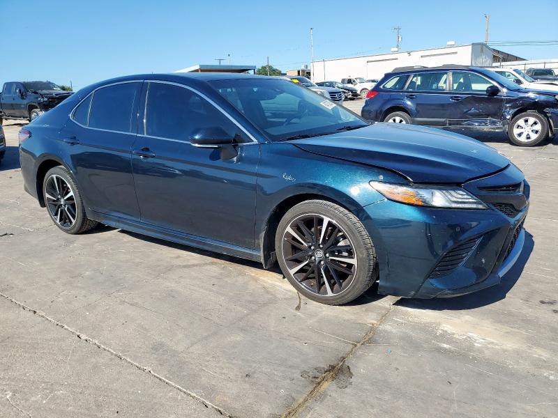 4T1BZ1HK0JU504953 - 2018 TOYOTA CAMRY XSE BLACK photo 4