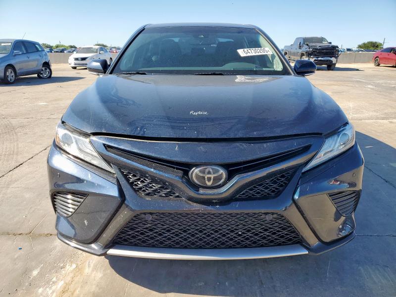 4T1BZ1HK0JU504953 - 2018 TOYOTA CAMRY XSE BLACK photo 5