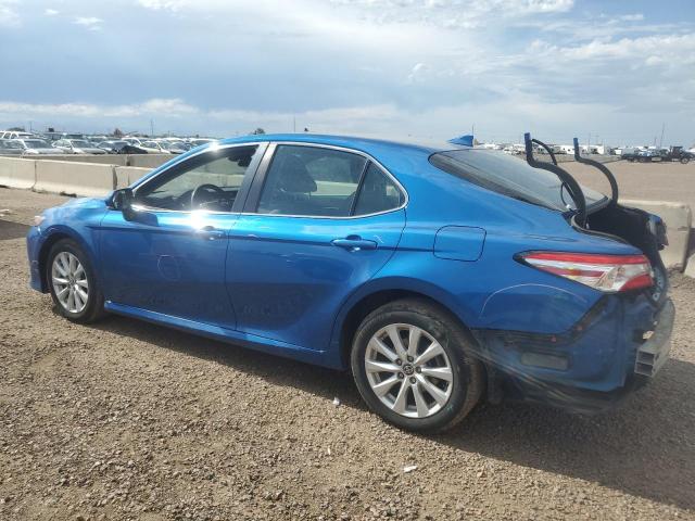 4T1C11BK7LU011651 - 2020 TOYOTA CAMRY LE BLUE photo 2
