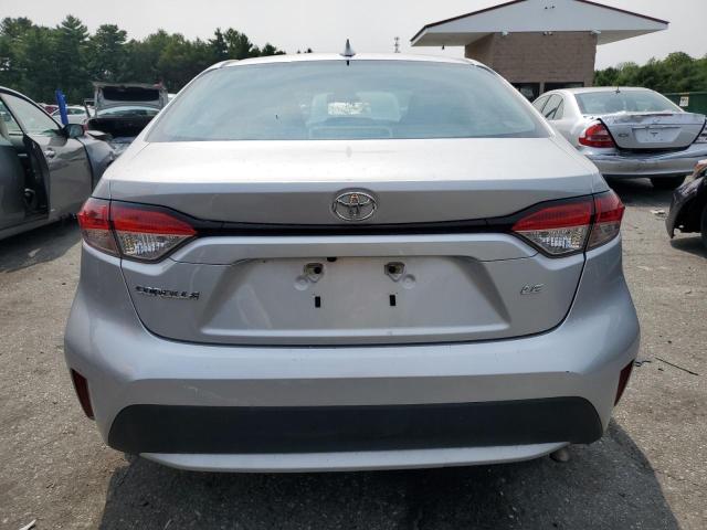 5YFEPRAE3LP094403 - 2020 TOYOTA COROLLA LE Արծաթագույն լուսանկար 6