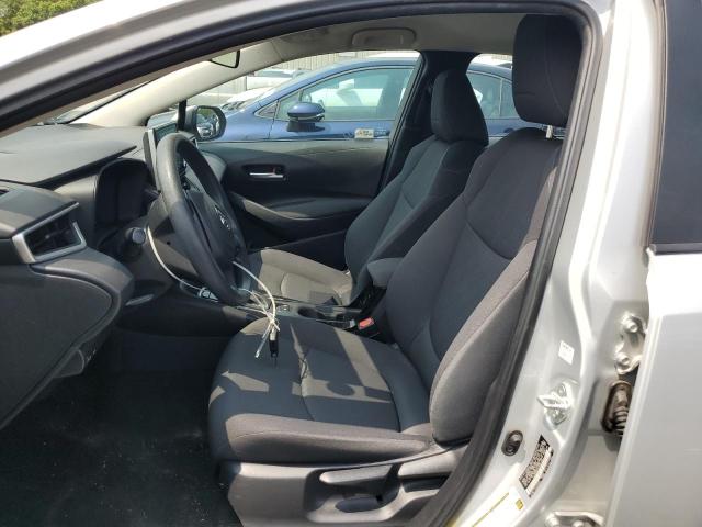 5YFEPRAE3LP094403 - 2020 TOYOTA COROLLA LE Արծաթագույն լուսանկար 7