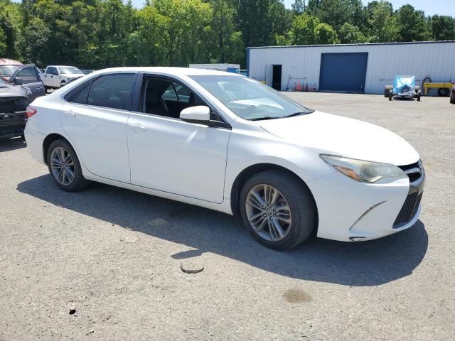 4T1BF1FK6HU331803 - 2017 TOYOTA CAMRY LE თეთრი ფოტო 4