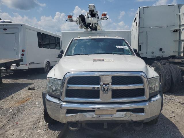 3C7WRMDL9JG280187 - 2018 RAM 5500 WHITE photo 5