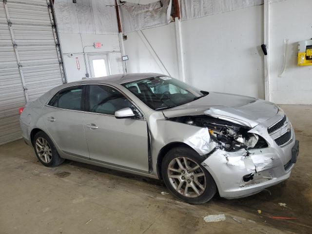 1G11D5RR5DF101246 - 2013 CHEVROLET MALIBU 1LT Сріблястий фото 4