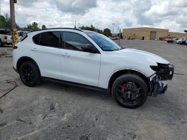 ZASPAJAN0L7C91789 - 2020 ALFA ROMEO STELVIO WHITE photo 4