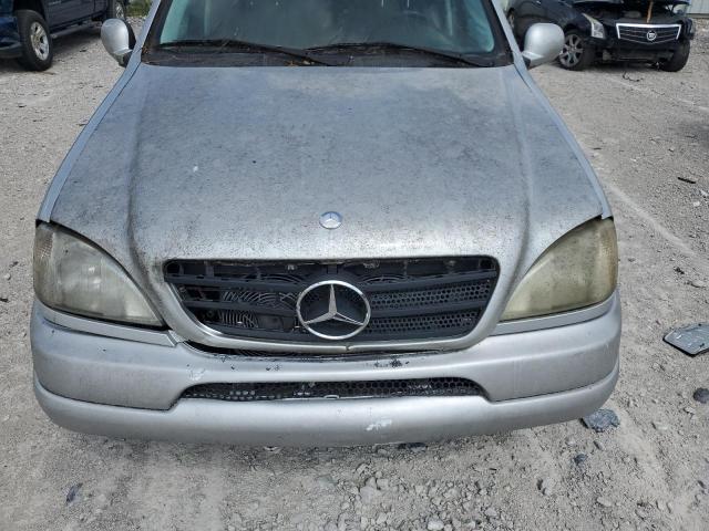 4JGAB54EX1A230895 - 2001 MERCEDES-BENZ M-CLASS 320 SILVER photo 11