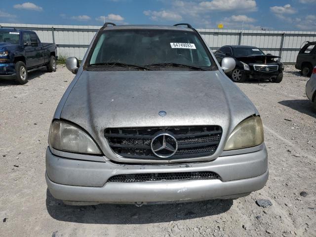 4JGAB54EX1A230895 - 2001 MERCEDES-BENZ M-CLASS 320 SILVER photo 5