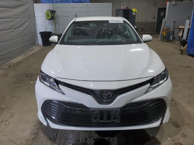 4T1B11HK4KU179698 - 2019 TOYOTA CAMRY L WHITE photo 5