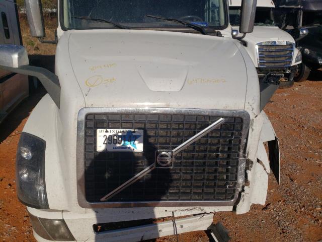 4V4NC9EH9JN891415 - 2018 VOLVO VN VNL WHITE photo 7