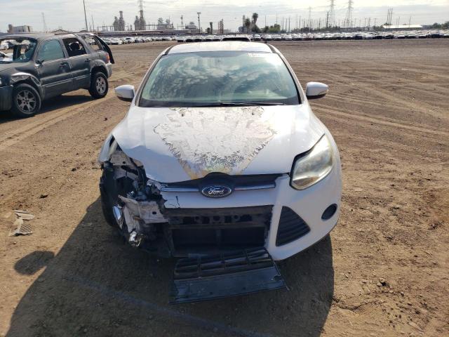 1FADP3F28EL111382 - 2014 FORD FOCUS SE WHITE photo 5