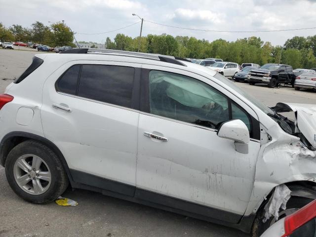 KL7CJLSBXJB725098 - 2018 CHEVROLET TRAX 1LT WHITE photo 4