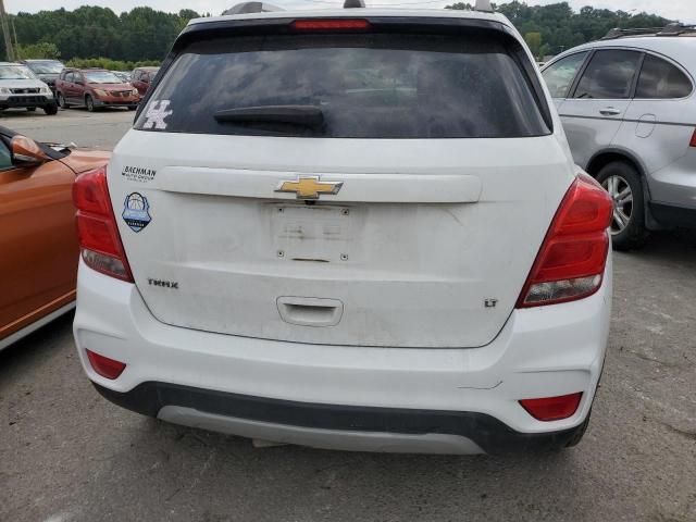 KL7CJLSBXJB725098 - 2018 CHEVROLET TRAX 1LT WHITE photo 6