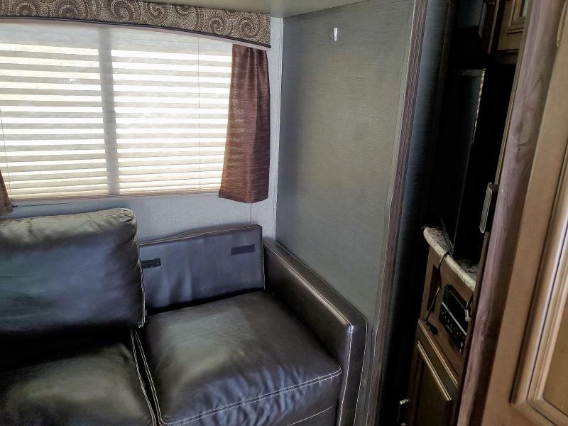 4YDT3352XJK416091 - 2018 KEYSTONE PASSPORT WHITE photo 5