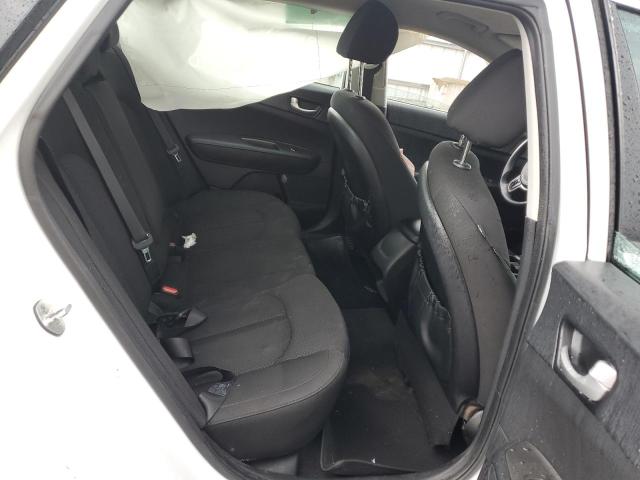 5XXGT4L30HG171294 - 2017 KIA OPTIMA LX WHITE photo 10