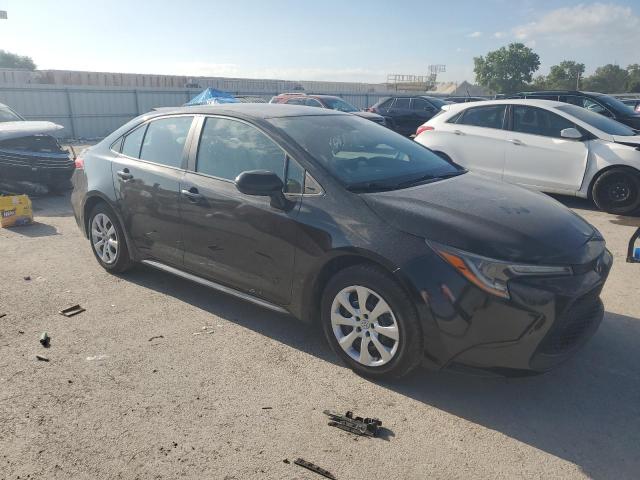 5YFEPMAE7NP328600 - 2022 TOYOTA COROLLA LE შავი ფოტო 4