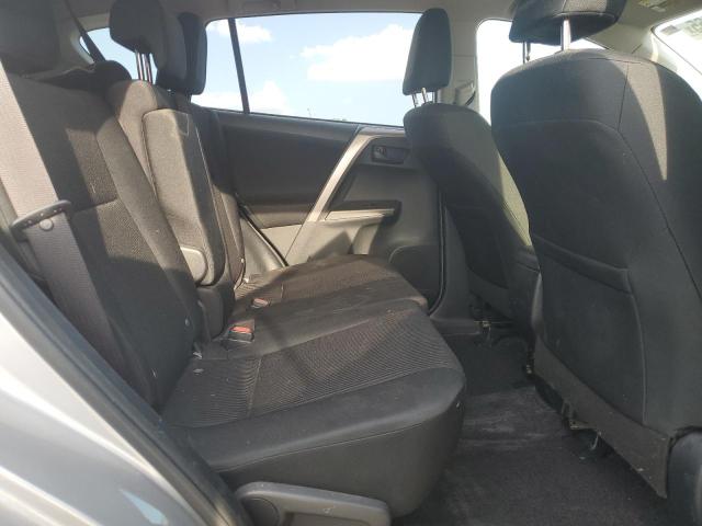 JTMBFREV1JJ238015 - 2018 TOYOTA RAV4 LE SILVER photo 11
