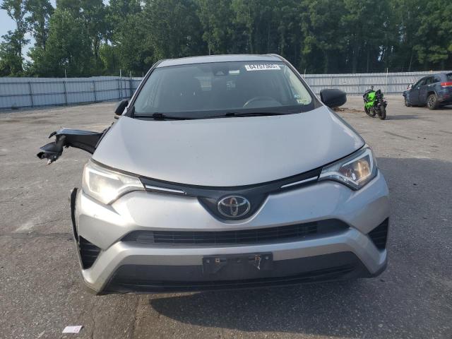 JTMBFREV1JJ238015 - 2018 TOYOTA RAV4 LE SILVER photo 5