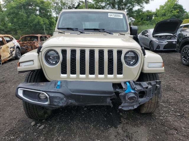 1C4JJXP60NW259869 - 2022 JEEP WRANGLER U SAHARA 4XE TAN photo 5