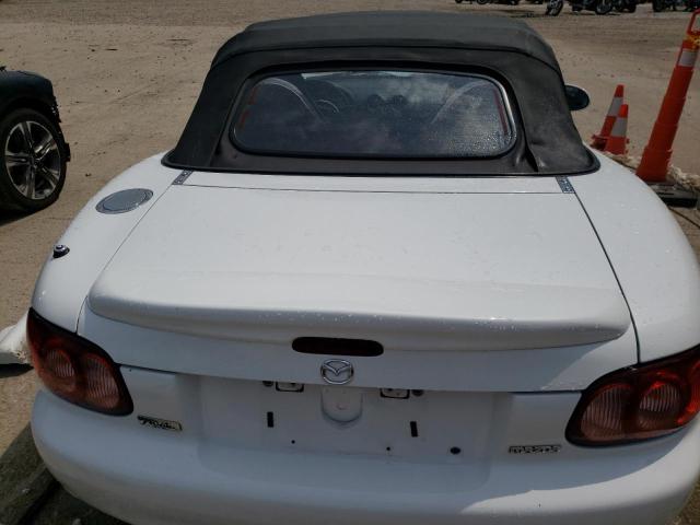 JM1NB353930304940 - 2003 MAZDA MX-5 MIATA BASE WHITE photo 10