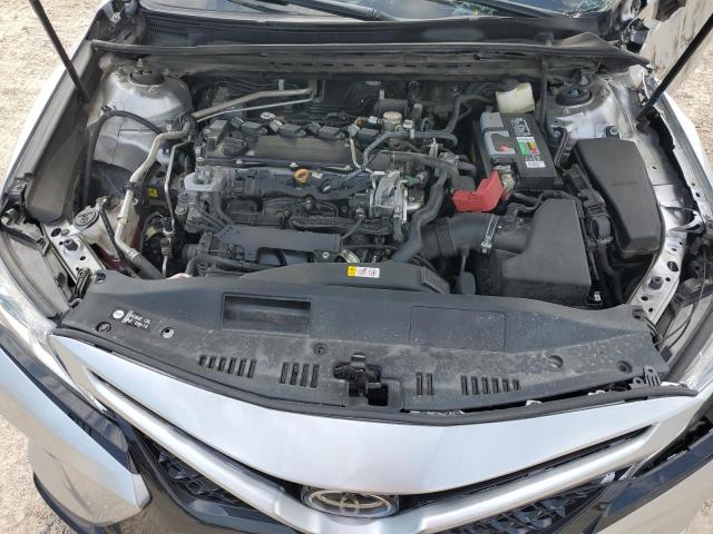 4T1B11HKXJU538308 - 2018 TOYOTA CAMRY L SILVER photo 11