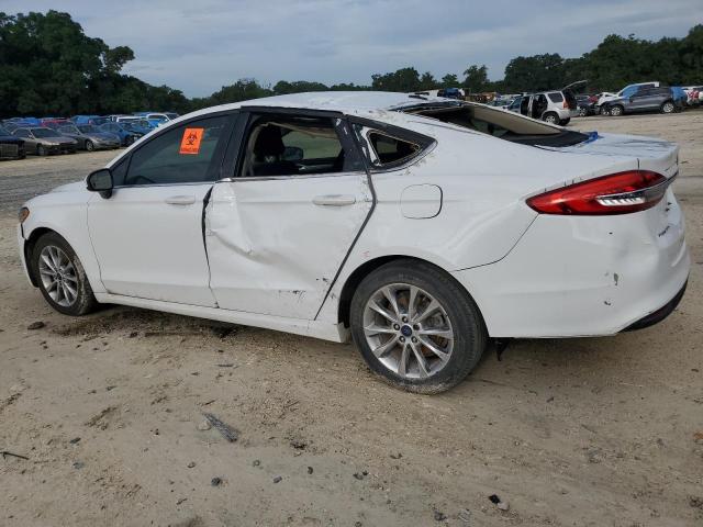 3FA6P0H71HR317147 - 2017 FORD FUSION SE WHITE photo 2