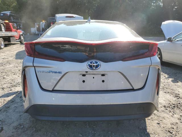 JTDKARFP0H3065990 - 2017 TOYOTA PRIUS PRIM SILVER photo 6