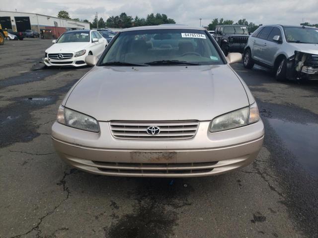 4T1BF28KXWU069882 - 1998 TOYOTA CAMRY CE TAN photo 5