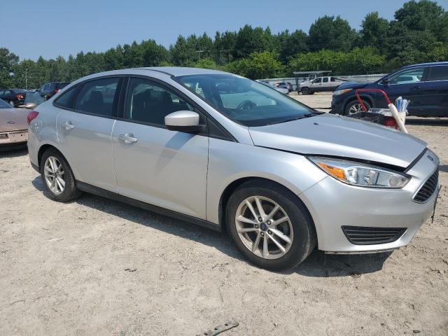 1FADP3F23JL200500 - 2018 FORD FOCUS SE SILVER photo 4