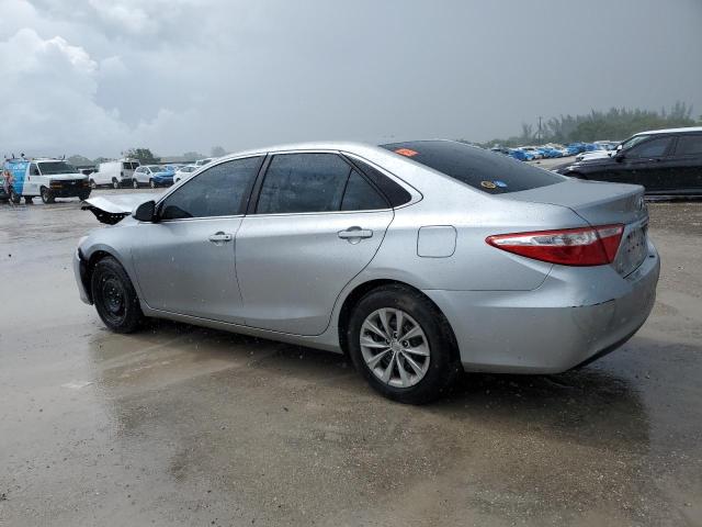 4T1BF1FK8GU511606 - 2016 TOYOTA CAMRY LE SILVER photo 2