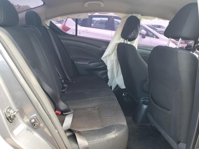 3N1CN7AP6KL880732 - 2019 NISSAN VERSA S 灰色 照片 10