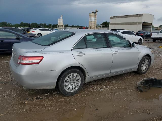 4T1BF3EK5BU678253 - 2011 TOYOTA CAMRY BASE SILVER photo 3