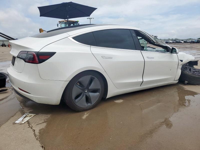 5YJ3E1EA8KF362779 - 2019 TESLA MODEL 3 Beyaz fotoğraf 3