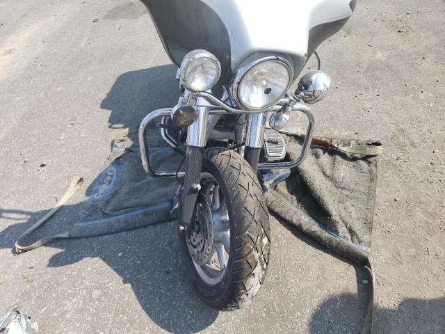 1HD1FCW193Y635498 - 2003 HARLEY-DAVIDSON FLHTCUI 银色 照片 9