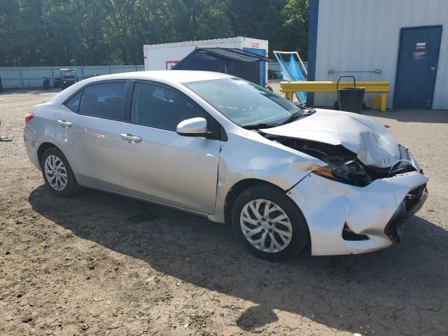 5YFBURHE4JP812636 - 2018 TOYOTA COROLLA L SILVER photo 4