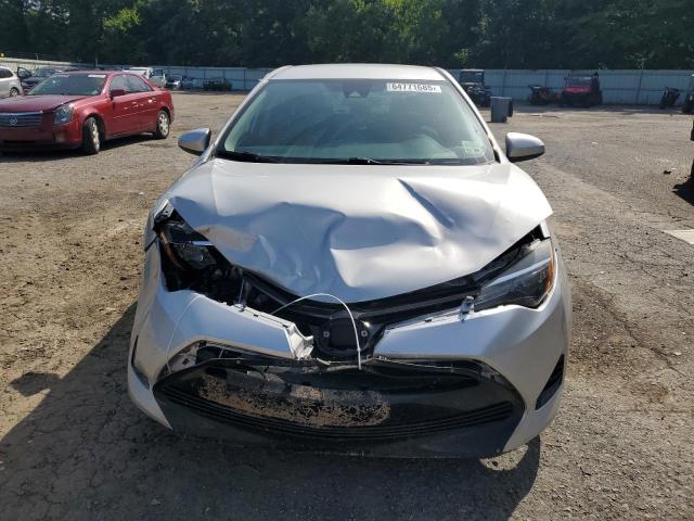 5YFBURHE4JP812636 - 2018 TOYOTA COROLLA L SILVER photo 5